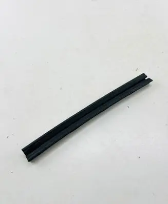 Opel Crossland X Rear door windshield rail 31056642