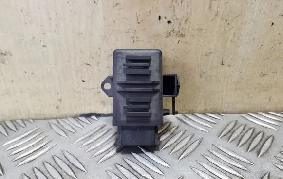 Volkswagen Tiguan Seat heating relay 1K0959772
