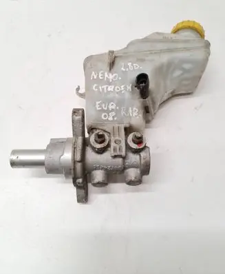 Master brake cylinder