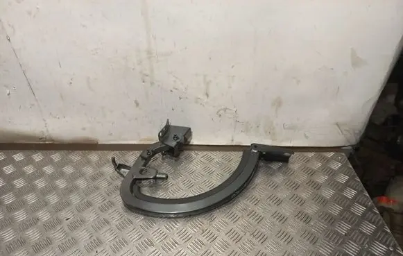 Audi A3 S3 8V Tailgate/trunk/boot hinge 8V5827301