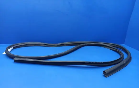 Cadillac Eldorado Trunk rubber seal (body) 