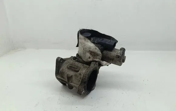 Volkswagen PASSAT B6 Throttle valve 03G129637A