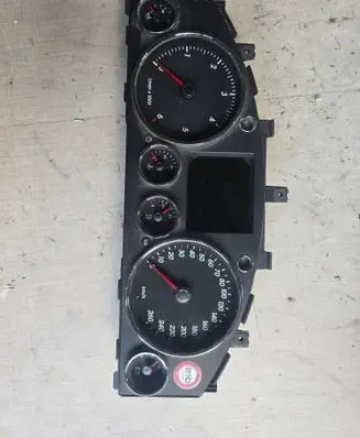 Volkswagen Touareg I Speedometer (instrument cluster) 7L6920881A