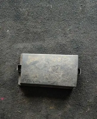 Skoda Octavia Mk3 (5E) Fuse box cover 