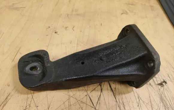 BMW X5 E53 Engine mounting bracket 676156402 6761564