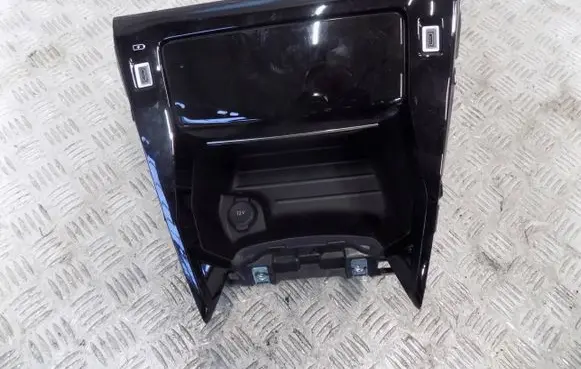 Peugeot 2008 II Wireless charging module 