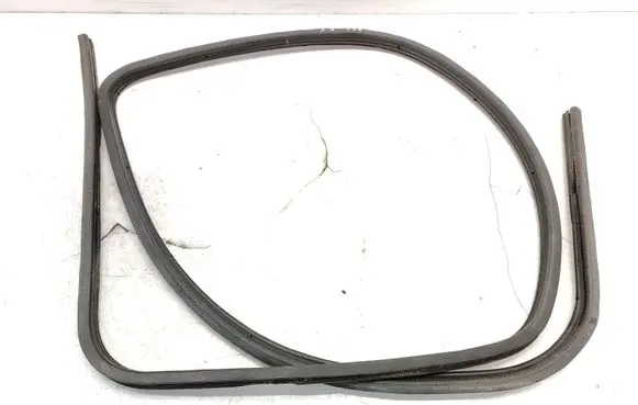 Volkswagen Polo II 86C 2F Front door rubber seal 