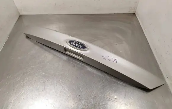 Ford Focus Tailgate trim BM51A43404AFW 11375000