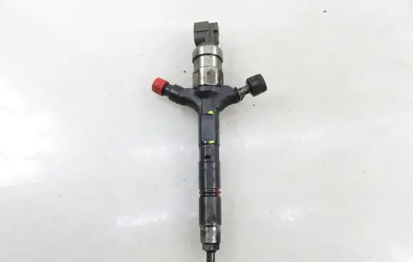 Toyota Avensis T220 Fuel injector 2367027030