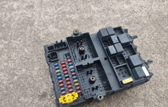 Jeep Grand Cherokee (WJ) Fuse module P56042944AF