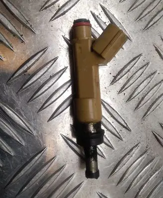 Toyota Prius (XW30) Fuel injector 138152907 2325001030