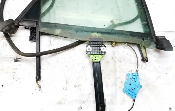 Audi A4 S4 B6 8E 8H Rear door window/glass frame 