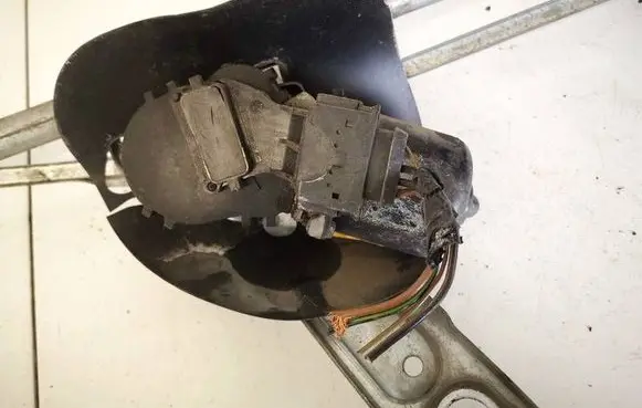 Mini One - Cooper R50 - 53 Wiper motor 