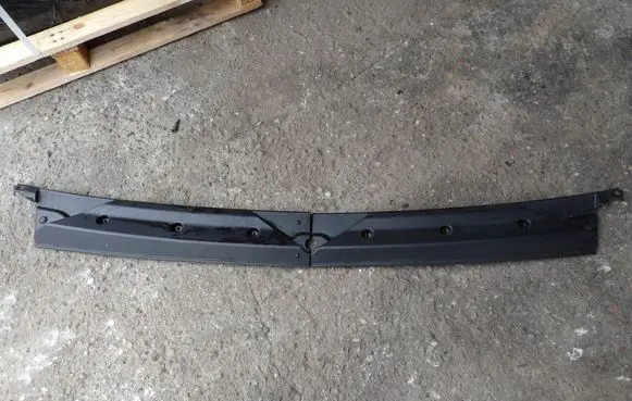 Iveco Daily 6th gen Wiper trim