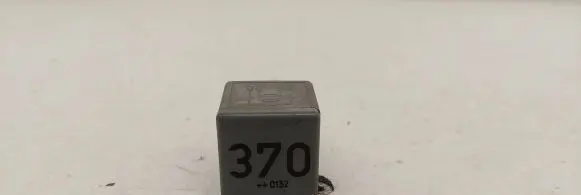 Audi A6 S6 C5 4B Other relay 8D0951253 V23134J52X300 370