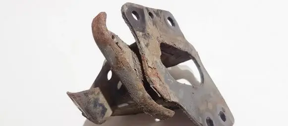 Nissan Qashqai Engine mounting bracket