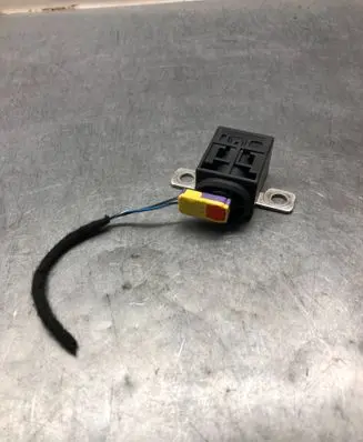 Audi A4 S4 B8 8K Battery relay fuse 4F0915519
