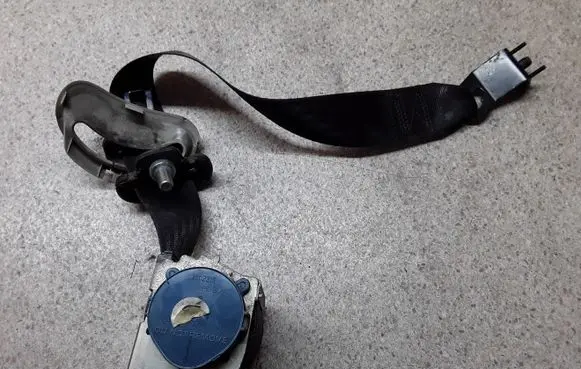 Alfa Romeo 159 Front seatbelt 1003957 156061725