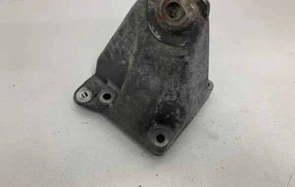 Mercedes-Benz S W221 Engine mounting bracket A2722230704
