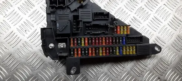 BMW 5 E60 E61 Fuse module 913883001