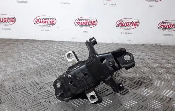 Skoda Fabia Mk1 (6Y) Engine mount bracket 8Q0199555