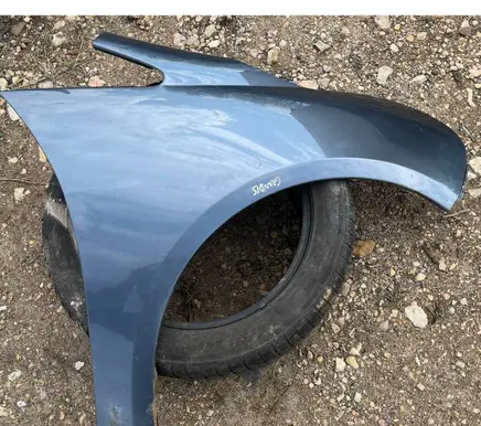 Mitsubishi Grandis Fender