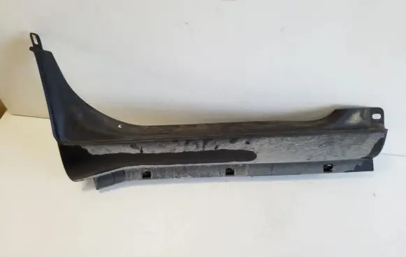 Iveco Daily 5th gen Side skirt front trim 