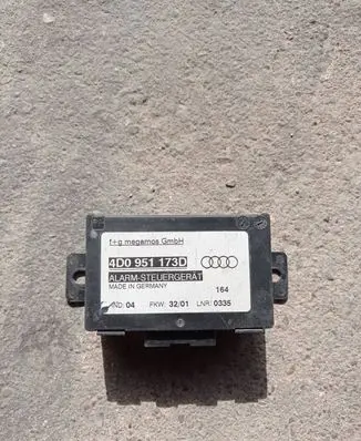 Audi A8 S8 D2 4D Alarm control unit/module 4D0951173D