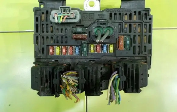 Peugeot 407 Fuse box set 965807980 BEZPIECZNIKOW