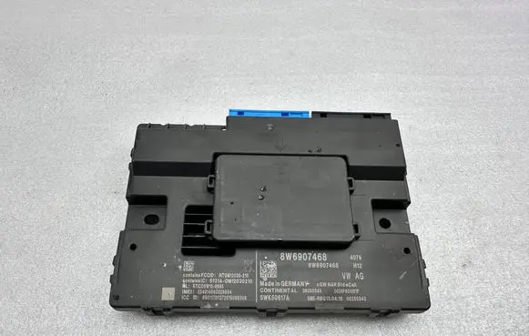 Audi Q7 4M Gateway control module 8W6907468