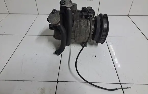 Volkswagen PASSAT B5.5 Air conditioning (A/C) compressor (pump) 8D0260808 4472208180