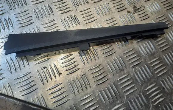 Volkswagen Jetta VI Front sill trim cover 5C6868237