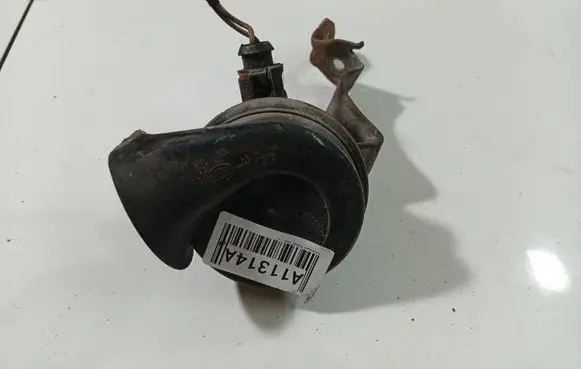 Volkswagen PASSAT B6 Horn signal A28657625