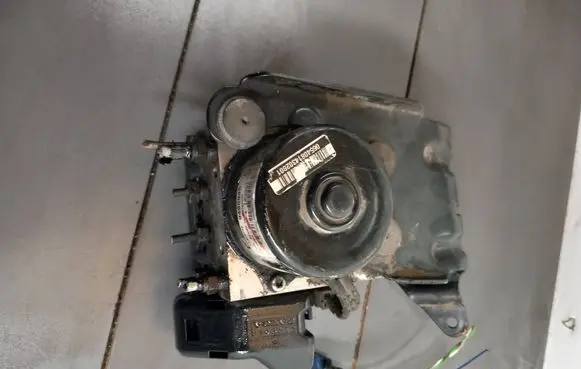 Volvo S40, V40 ABS Pump 9496945