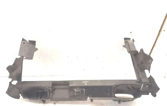 Radiator cooling fan shroud
