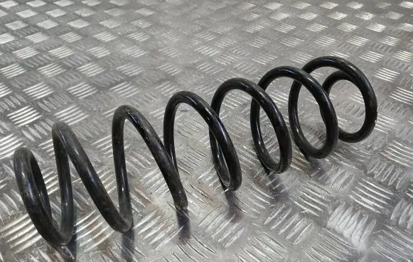 Volkswagen Golf VI Rear coil spring