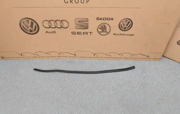 Audi A3 S3 8V Engine compartment rubber 8V0823723