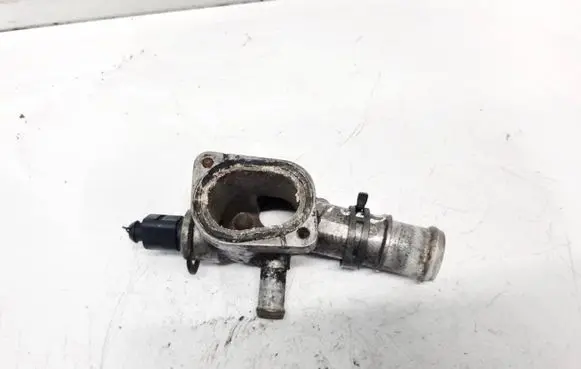 Volkswagen PASSAT B5.5 Engine coolant pipe/hose 038121133A