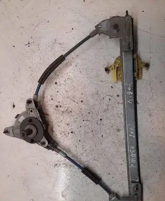 Rear door manual window regulator