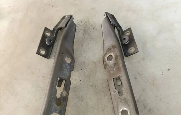 Audi A4 S4 B7 8E 8H Engine bonnet/hood hinges 8E0823301E 8E0823302E