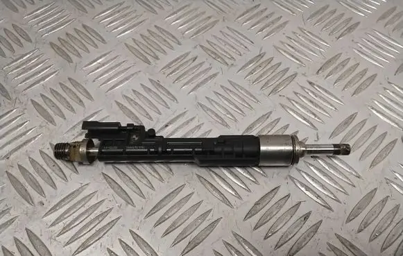 BMW 5 F10 F11 Fuel injector 7639994