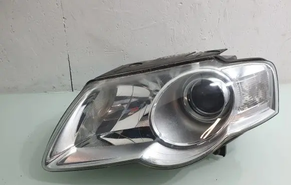 Volkswagen PASSAT B6 Headlight/headlamp