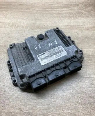 Renault Megane II Engine control unit/module ECU 8200305678 0281011275