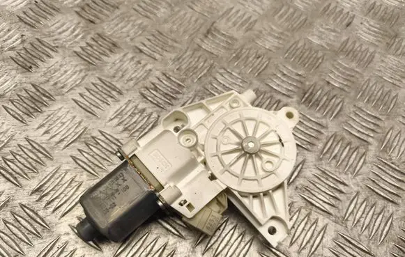 Mercedes-Benz C W204 Rear door window regulator motor A2048200642 961111100 0802