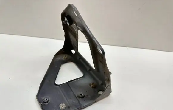 Audi A6 S6 C6 4F Fender mounting bracket 4F0821135B M008C1