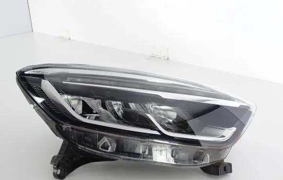 Renault Captur Headlight/headlamp 260107244R