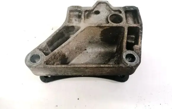 Skoda Octavia Mk2 (1Z) Engine mounting bracket 1K0199111