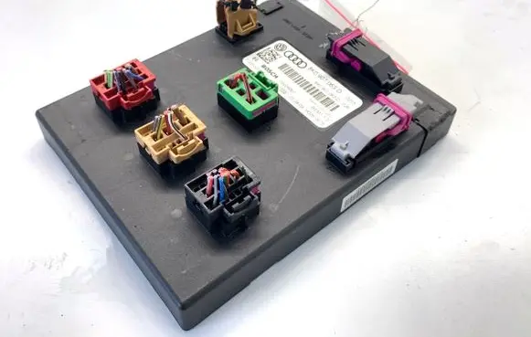 Audi A4 S4 B8 8K Central body control module 8K0907063D