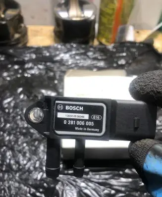 Audi Q7 4L Exhaust gas pressure sensor 0281006005 120910T0934E