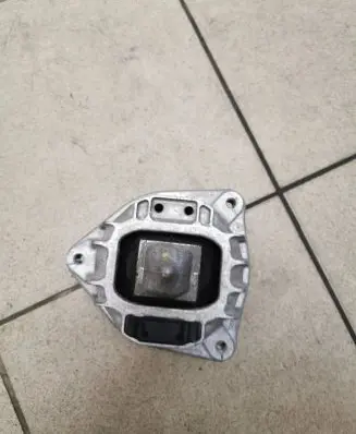 BMW 6 F12 F13 Engine mount bracket 6851264
